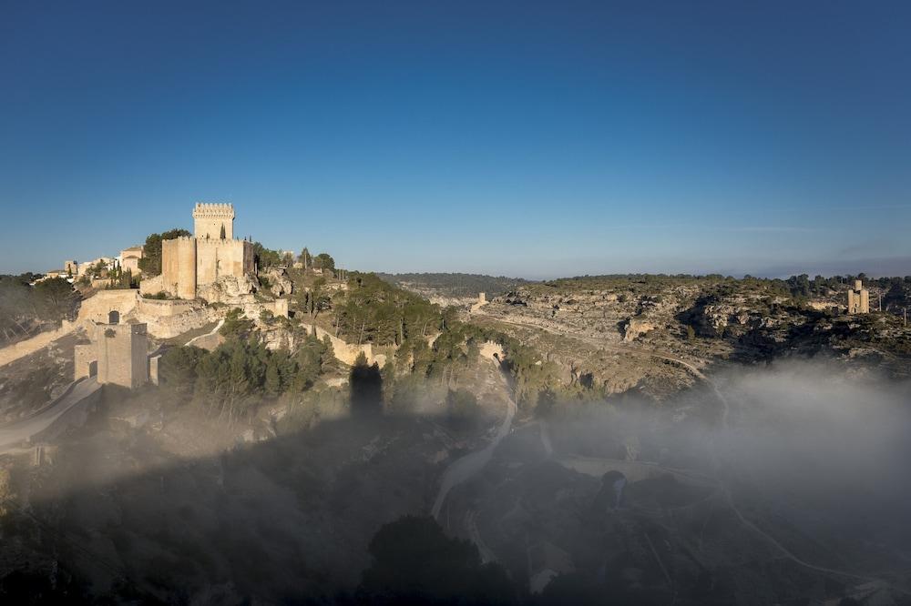 Отель Parador De Аларкон Экстерьер фото